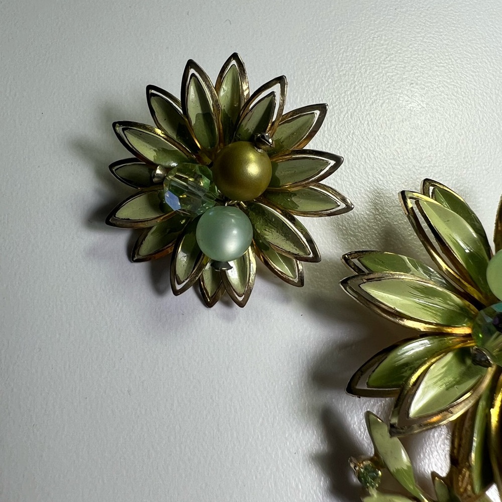 Signed CORO green enamel Flower with matching earrings Earrings - Picture 8 of 8